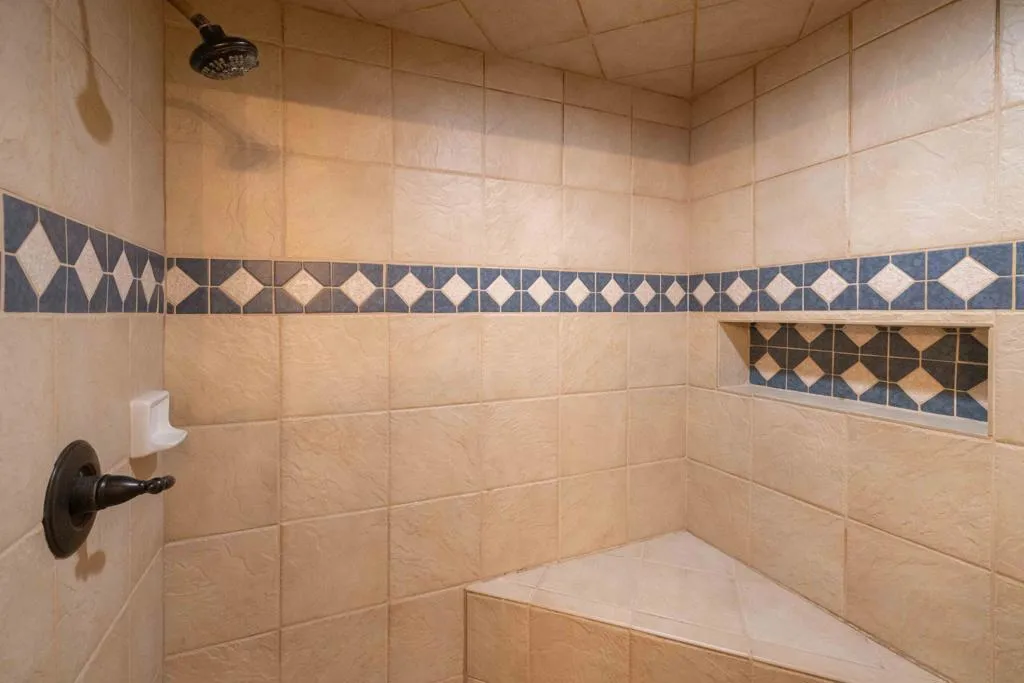 031_1st Bathroom 2
