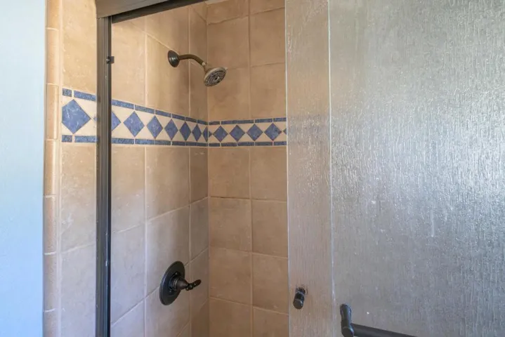 037_2nd Bathroom 2