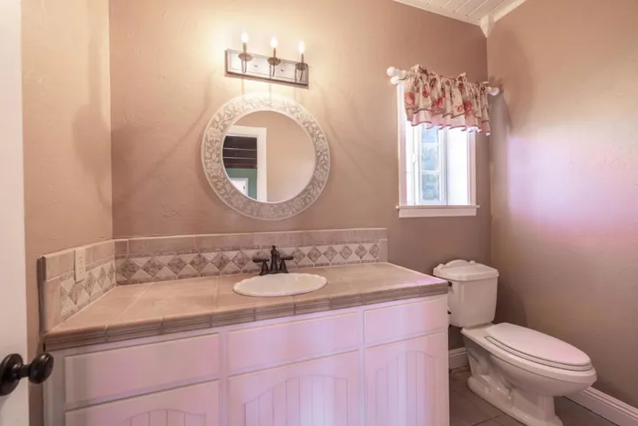 045_5th Bathroom 1