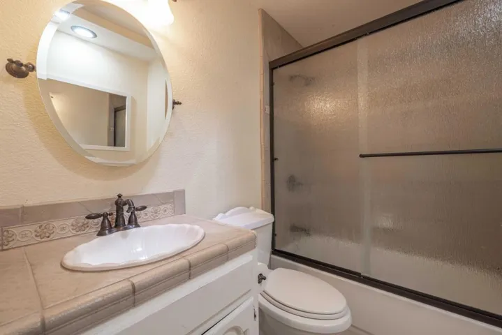 041_3rd bathroom 1