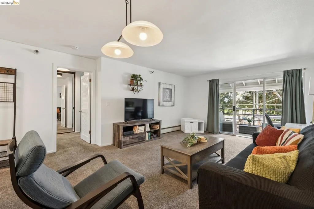 1203 Melville Sq 216