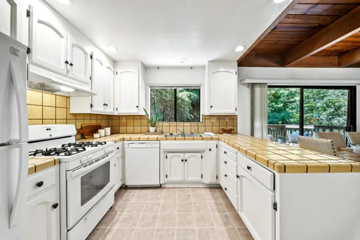 146 Aptos School Road, Aptos, California 95003