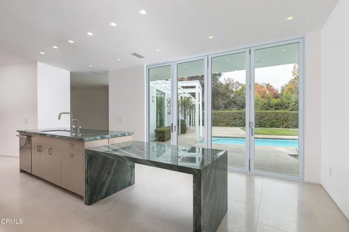 21.800 Canon_387_mls