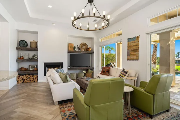 48-web-or-mls-23-print-EBBella_OPMG_1125