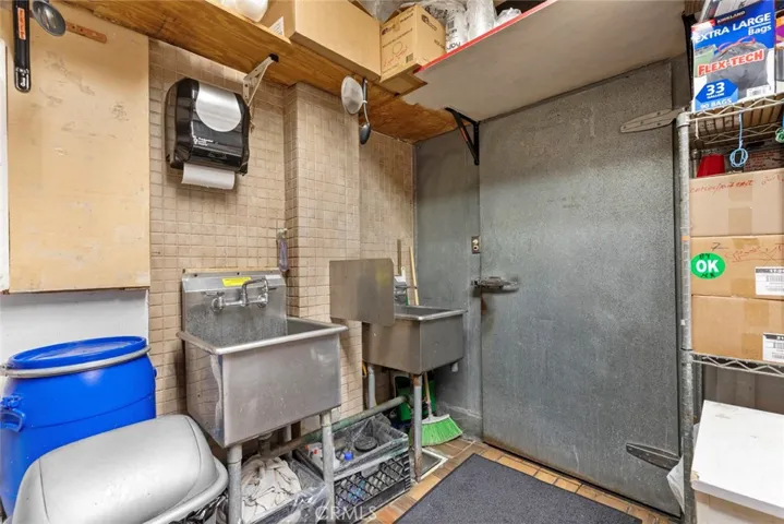 Utility sink