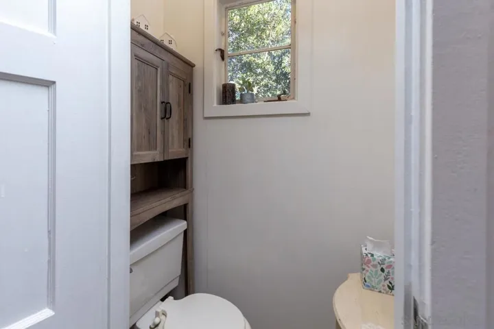 Studio bathroom
