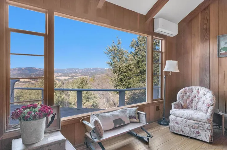 Volcan mountain views from your living room.