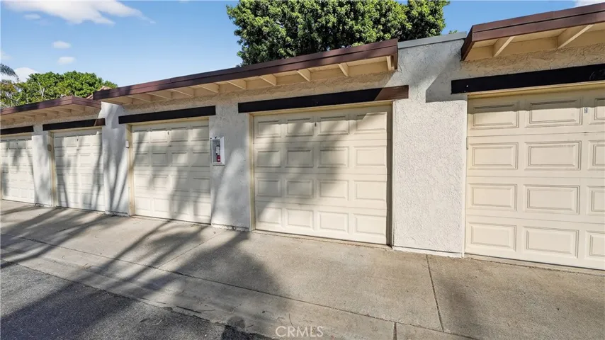 Single detached garage