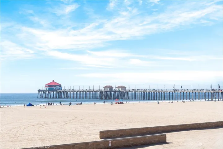 Minutes to HB Pier