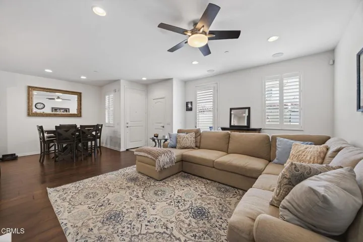 14-web-or-mls-Upmarket Media-34Sec040