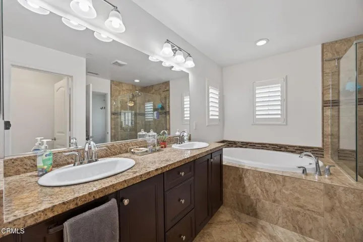 18-web-or-mls-Upmarket Media-34Sec052