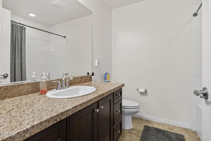 21-web-or-mls-Upmarket Media-34Sec064