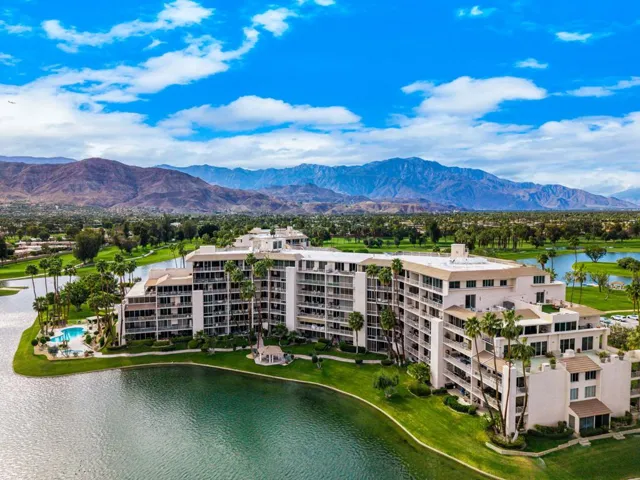 900 Island Drive