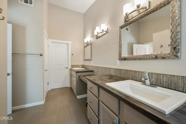 25-Primary Bedroom En Suite