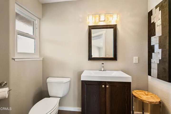 32-Bathroom