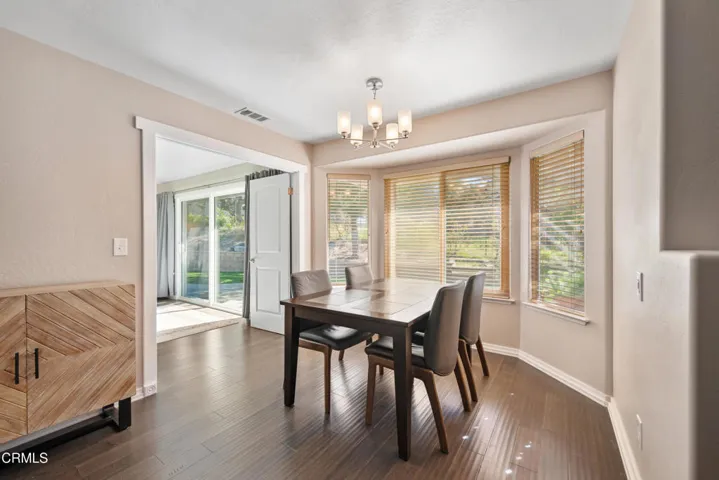 19-Breakfast Nook