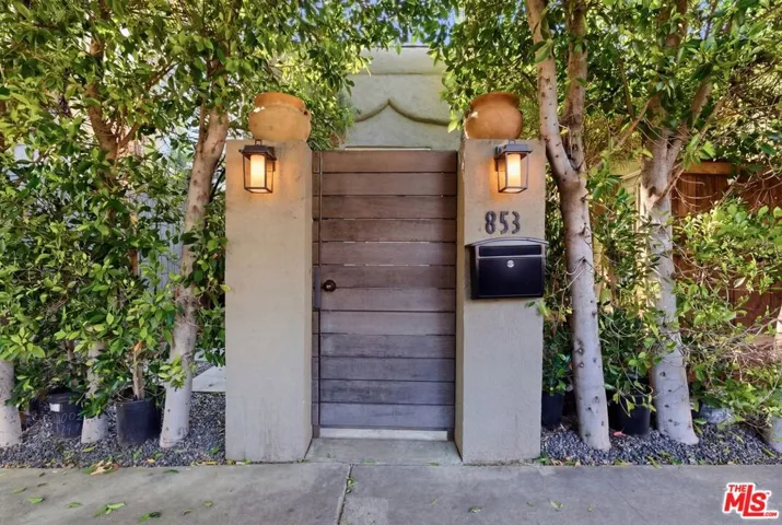 Unit 853 Entrance