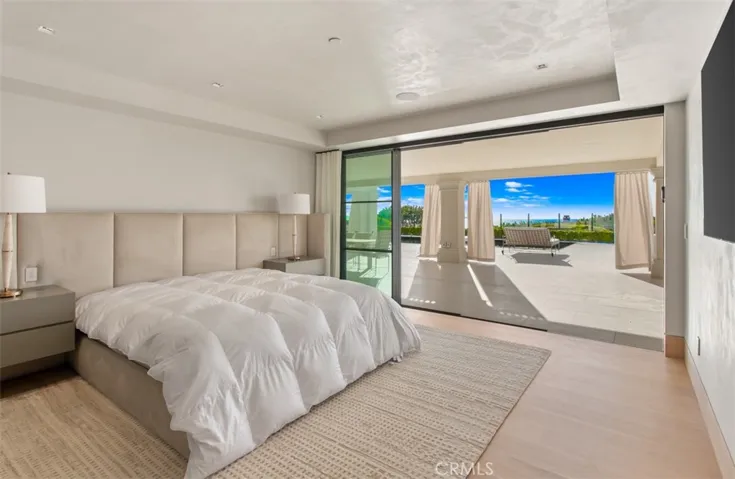 Lower level guest suite