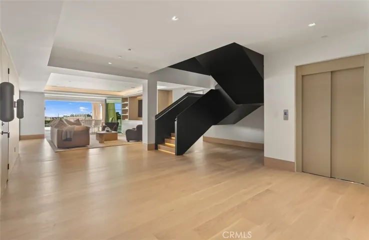 lower level foyer