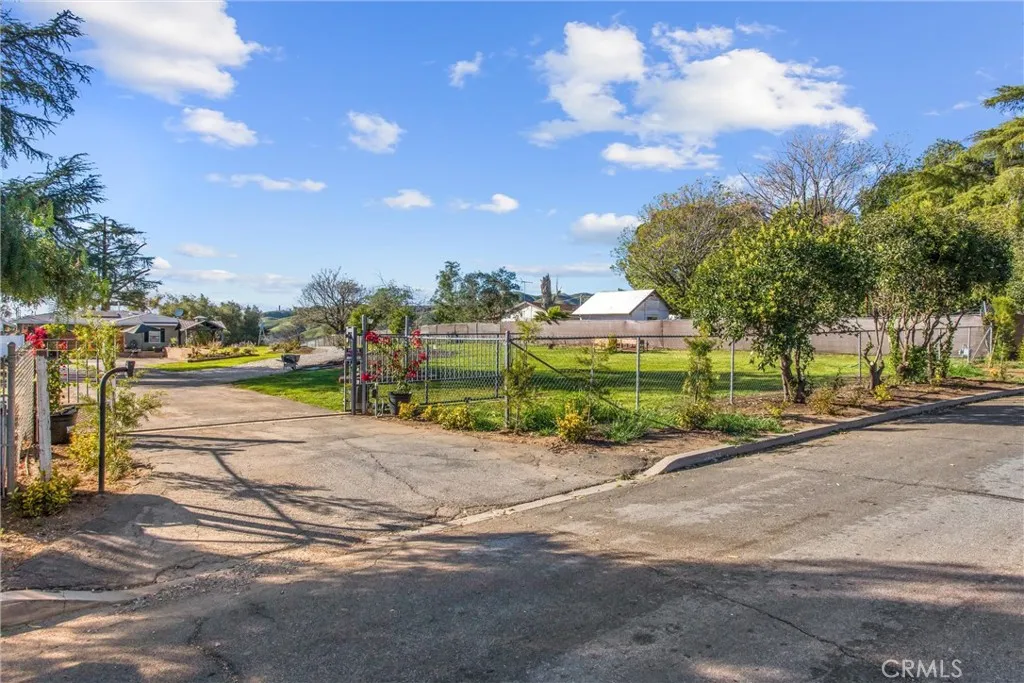 33574 Washington Drive, Yucaipa, California 92399 — photo 4