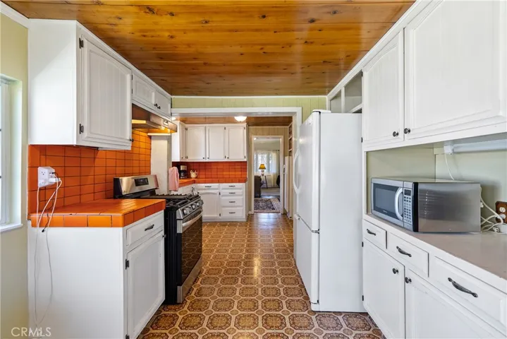 Preserving its nostalgic charm, the kitchen delivers the modern amenities today’s home chef expects.
