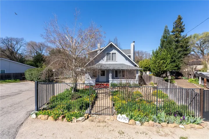 The pedestrian gate lets guests easily enter the property.