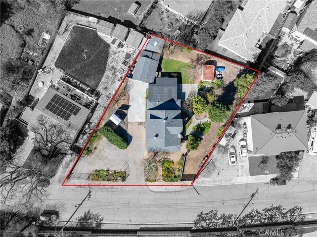 This unique property is set on an exceptionally rare ~0.31 acre lot in town. Boundary shown is approximate.