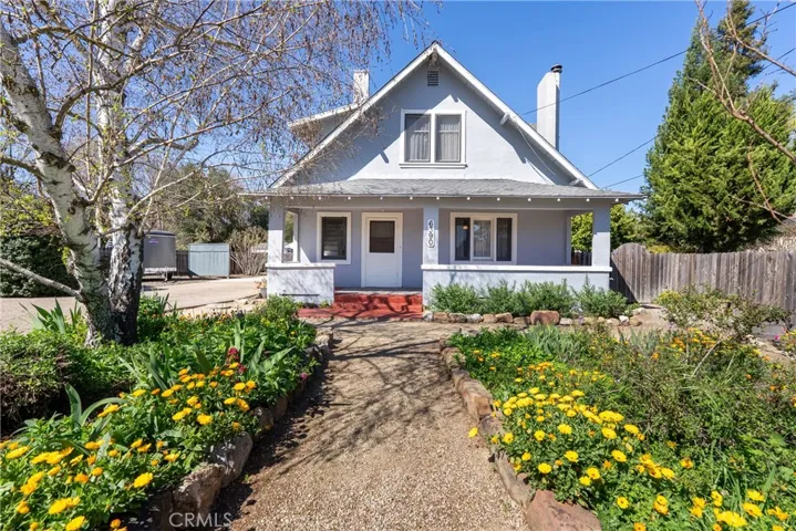 Welcome to this captivating 1915 residence that stands as a true testament to Atascadero’s rich historical fabric. Spanning 1395 sf of lovely living space, the home features a functional and comfortable layout with 3 bedrooms and 2 full bathrooms.