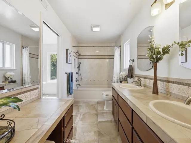 Primary bath with jetted tub/shower