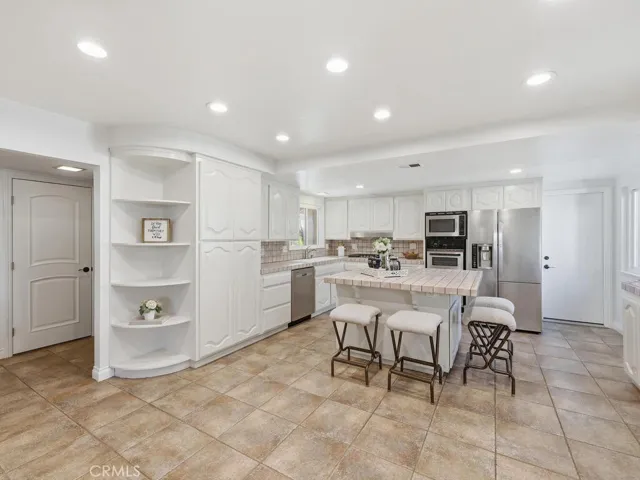Kitchen with generous cabinetry including pull out shelves