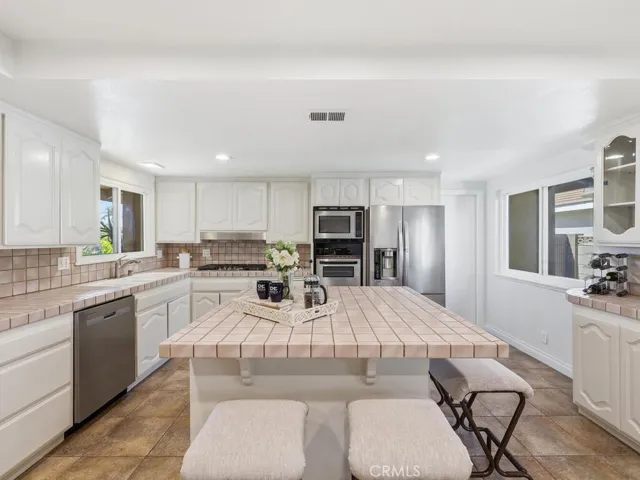 Stainless steal appliances, gas cooktop