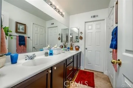 Jack n Jill Bathroom 2 Sinks