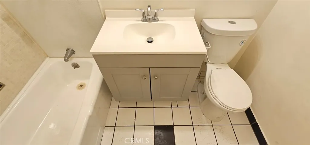 Full Bathroom Amenities