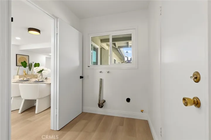 Washer/Dryer hookups