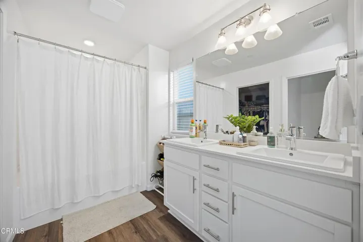 12-Illuminate Photography - 6003 Vespucc