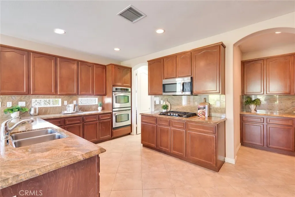 This Beautiful Entertainer Kitchen is a Cook's Delight - Note all the beautiful Granite Counter Tops?