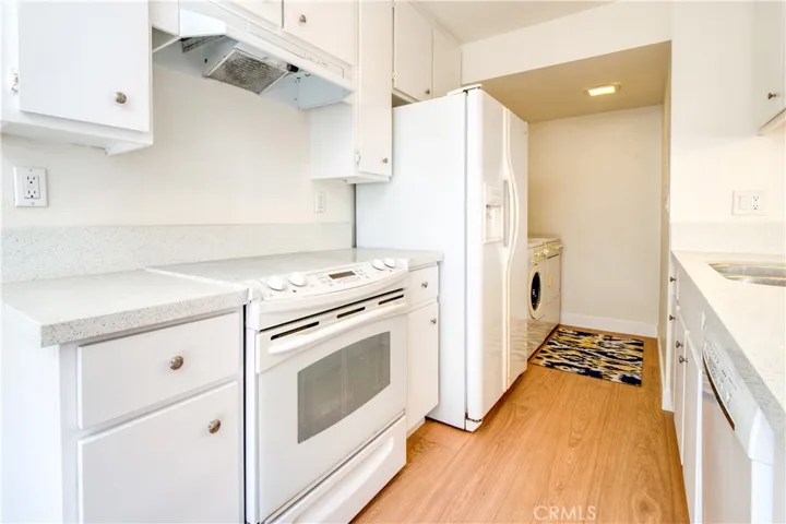 Remodeled kitchen, refreidgerator included
