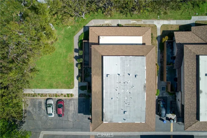 Unit adjacent convenient green space