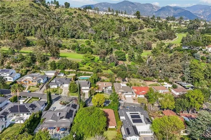 494 Paulette Place, La Canada Flintridge, California 91011