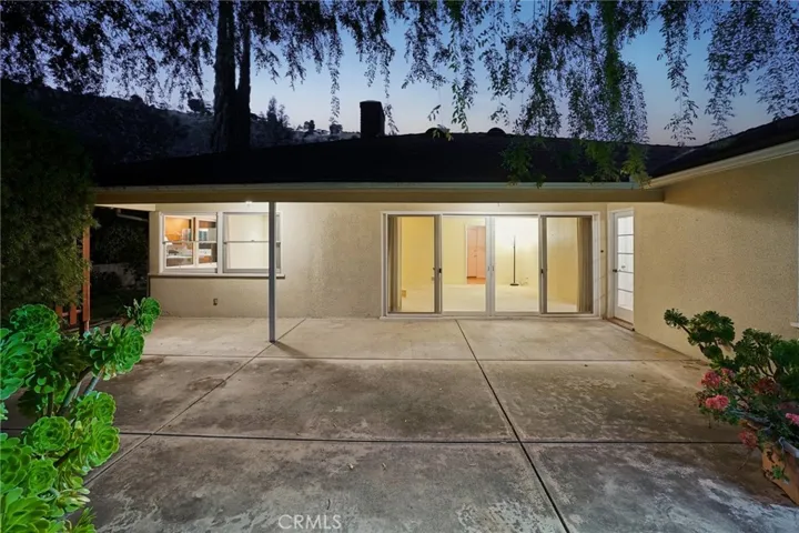 494 Paulette Place, La Canada Flintridge, California 91011