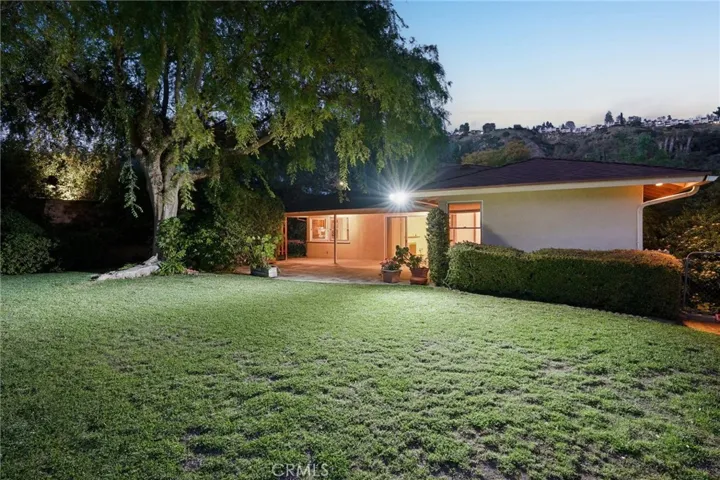 494 Paulette Place, La Canada Flintridge, California 91011