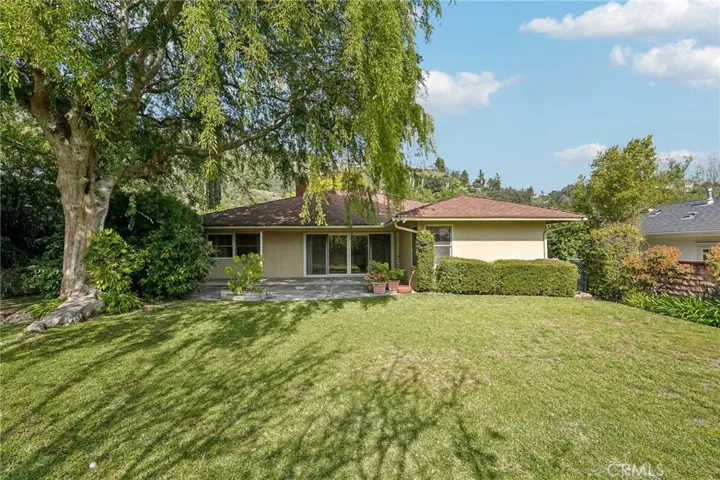 494 Paulette Place, La Canada Flintridge, California 91011