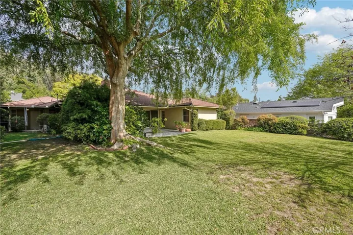 494 Paulette Place, La Canada Flintridge, California 91011