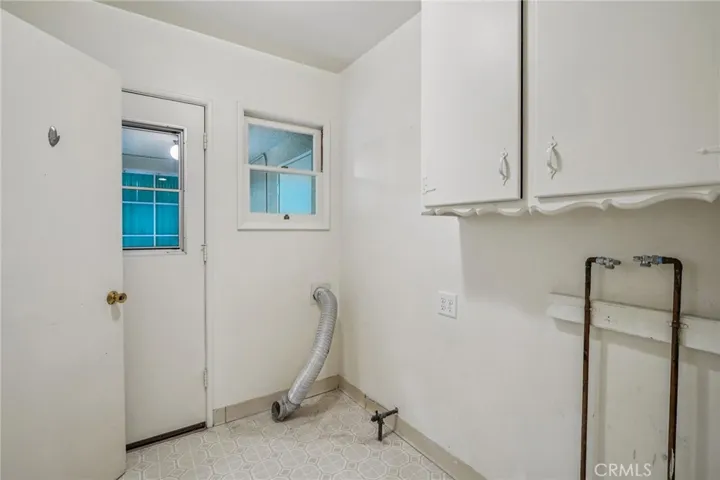 494 Paulette Place, La Canada Flintridge, California 91011