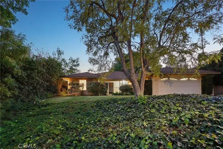 494 Paulette Place, La Canada Flintridge, California 91011