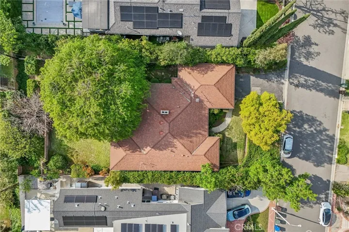 494 Paulette Place, La Canada Flintridge, California 91011