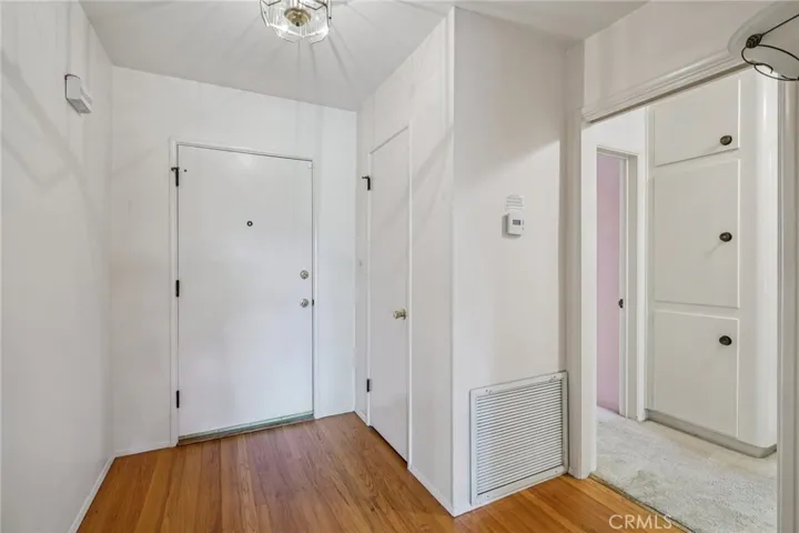 494 Paulette Place, La Canada Flintridge, California 91011