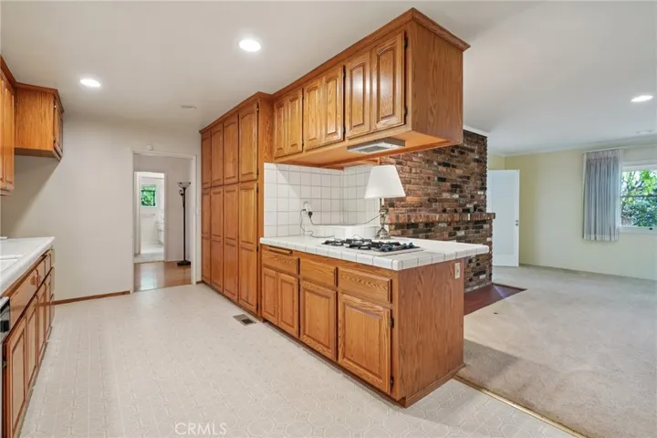 494 Paulette Place, La Canada Flintridge, California 91011