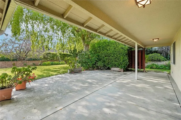494 Paulette Place, La Canada Flintridge, California 91011