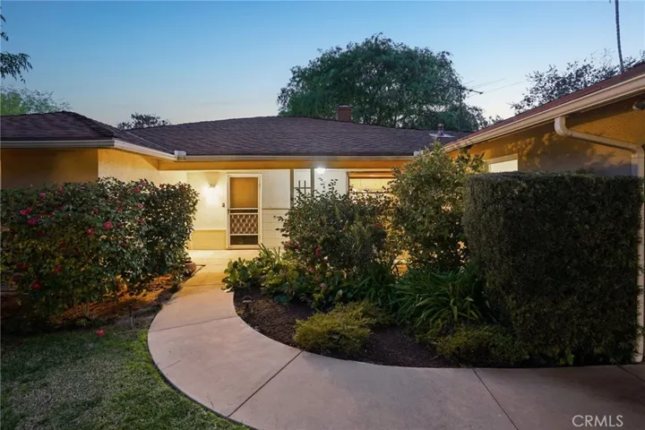 494 Paulette Place, La Canada Flintridge, California 91011
